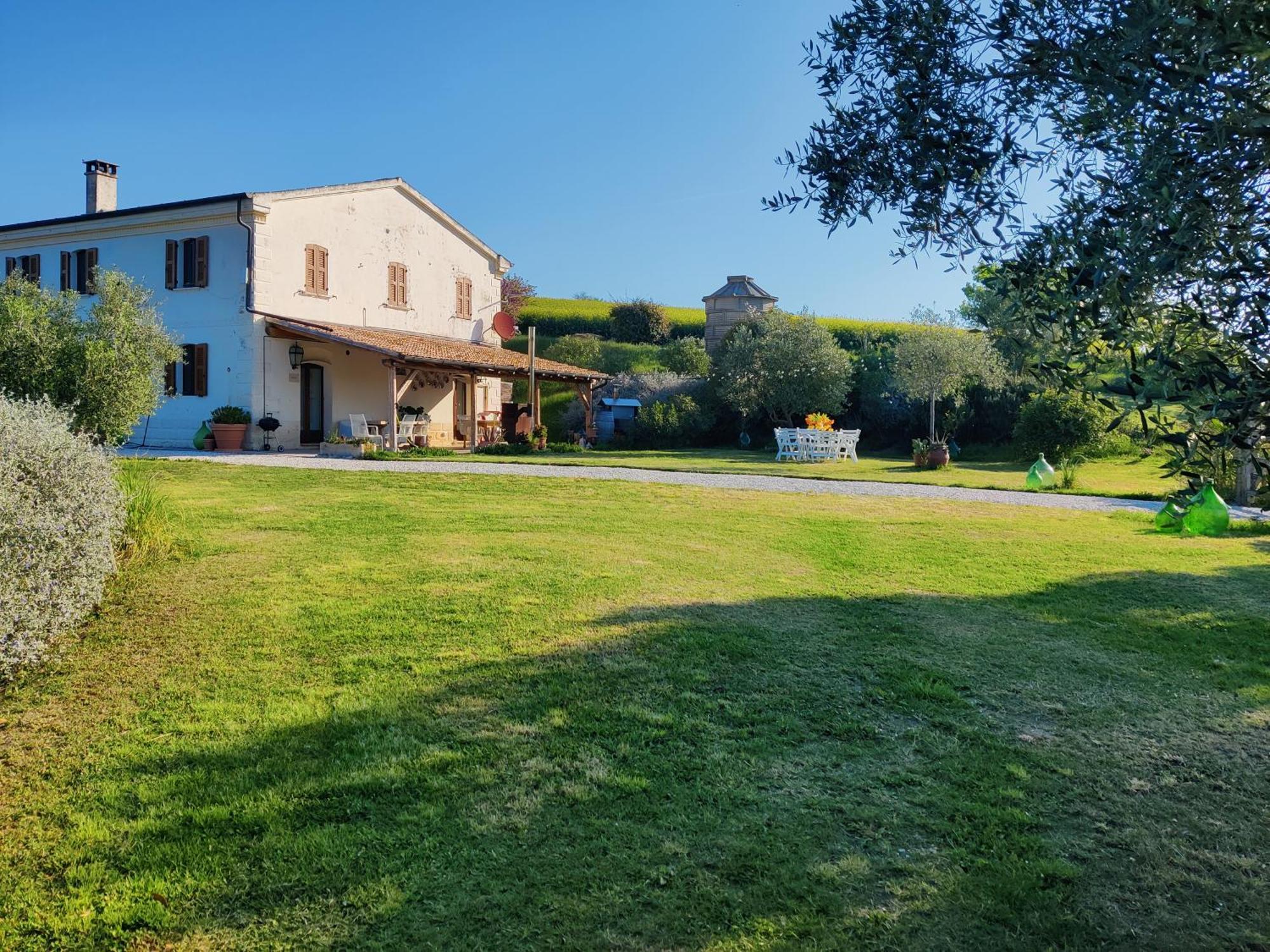 Гостевой дом Rustico Del Bozzo Castelleone di Suasa Экстерьер фото